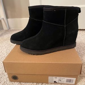 UGG Classic Femme Mini in size 7.5
